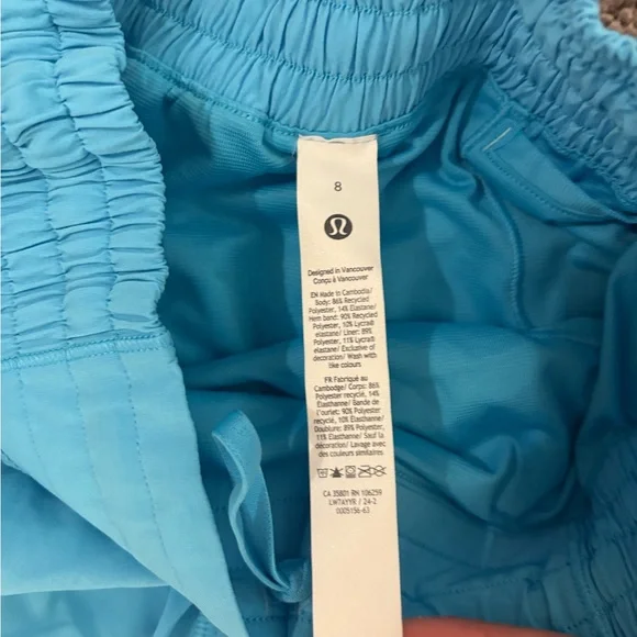 Lululemon hotty hot shorts light blue size 8 - Picture 2 of 3